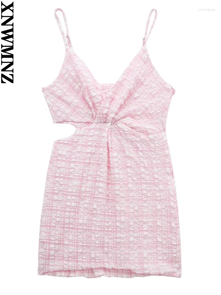 Casual Dresses XNWMNZ 2023 Women Fashion Textured Cutout Dress Woman Party Style Waist Slit Adjustable Thin Straps Female Chic, Pink
Casual Dresses XNWMNZ 2023 Women Fashion Textured Cutout Dress Woman Party Style Waist Slit Adjustable Thin Straps Female Chic, Pink