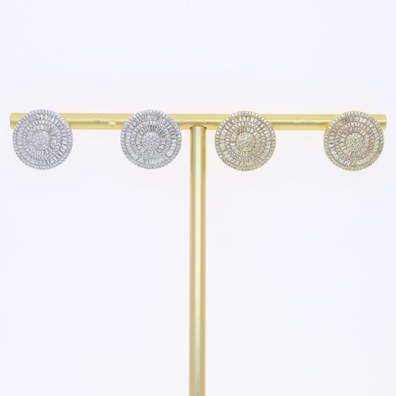 2025 Vintage Classic Iced Out Shield Round Circle Clip Stud Earrings Paved Full Mirco Cubic Zirconia Fashion Hip Hop Women Lady Christmas Gift Jewelry