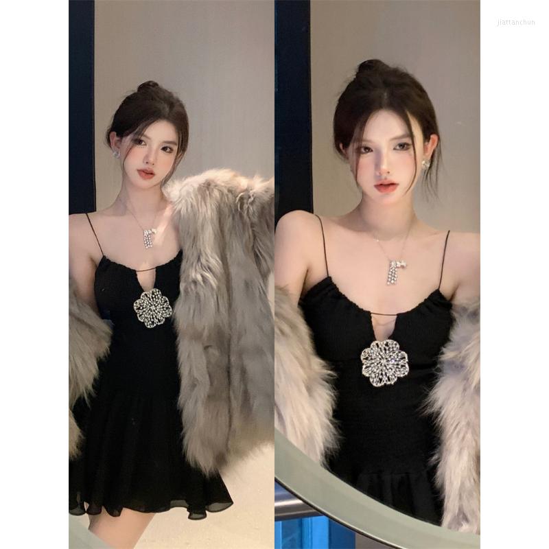 Casual Dresses Women 2023 Summer Korean Style A-line Flower Brooch Sleeveless Retro Black Dress Slim
Casual Dresses Women 2023 Summer Korean Style A-line Flower Brooch Sleeveless Retro Black Dress Slim