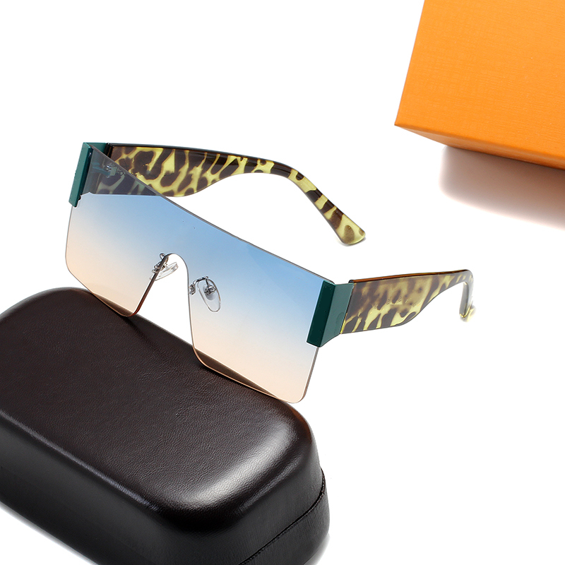 Designer Sunglasses for Men Women Fashion Luxury Goggle Pc Frame Sun Glasses High Quality Classic Adumbral Eyewear Accessories with Box 5 Color
Designer Sunglasses for Men Women Fashion Luxury Goggle Pc Frame Sun Glasses High Quality Classic Adumbral Eyewear Accessories with Box 5 Color