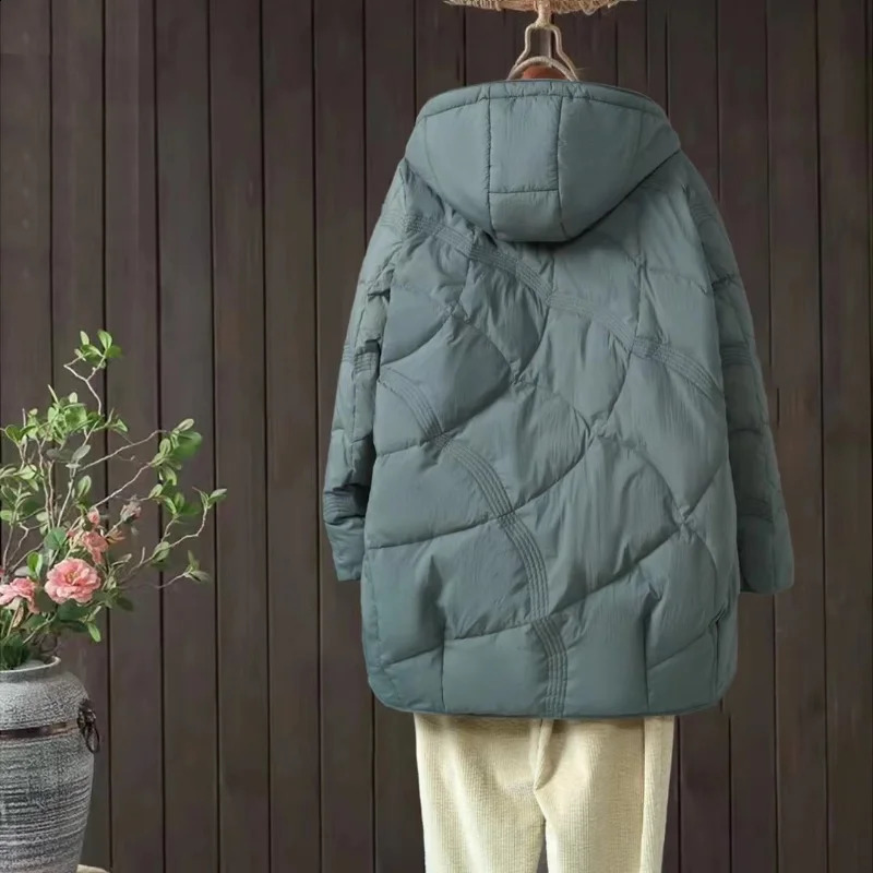 Women's Jackets Winter Arrivals 90 White Duck Down Coat Women Fashion Hooded Ultra Lightweight XLong Keep Warm Plus Size 4XL 231118