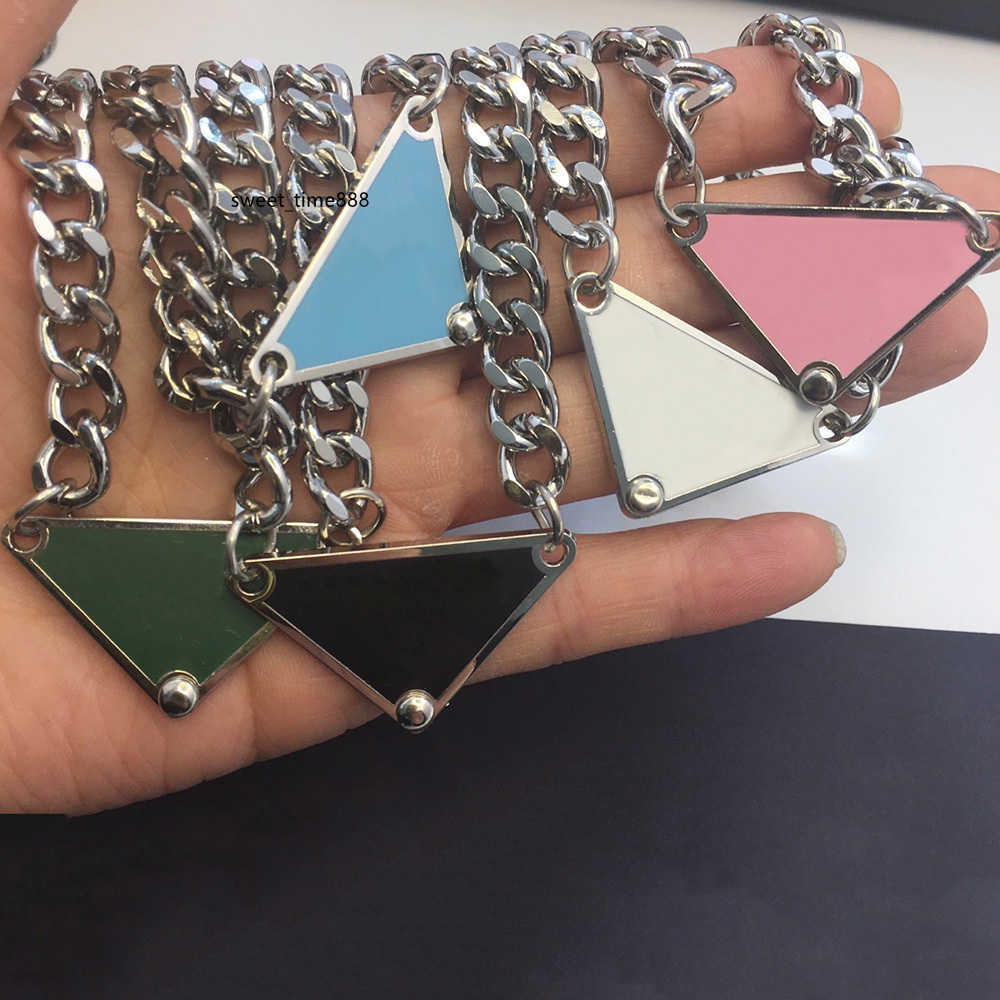 2021 European American Street Fashion inverted triangle letter Chokers necklace men and women cold wind hip hop silver clavicle chain net red explosion high quality
2021 European American Street Fashion inverted triangle letter Chokers necklace men and women cold wind hip hop silver clavicle chain net red explosion high quality