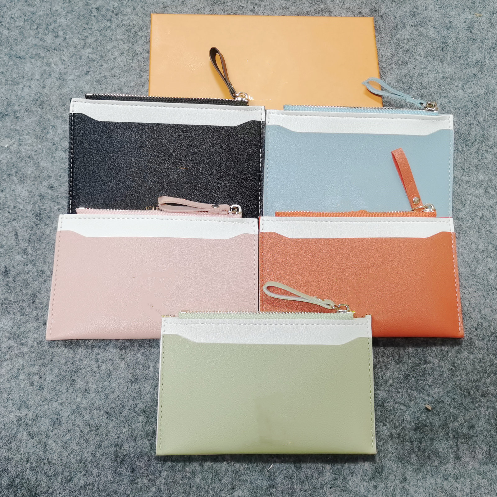 Women Luxurys Designers Bags 2021 card holder bag small capacity tower buckle cardbag whole, Green
Women Luxurys Designers Bags 2021 card holder bag small capacity tower buckle cardbag whole, Green