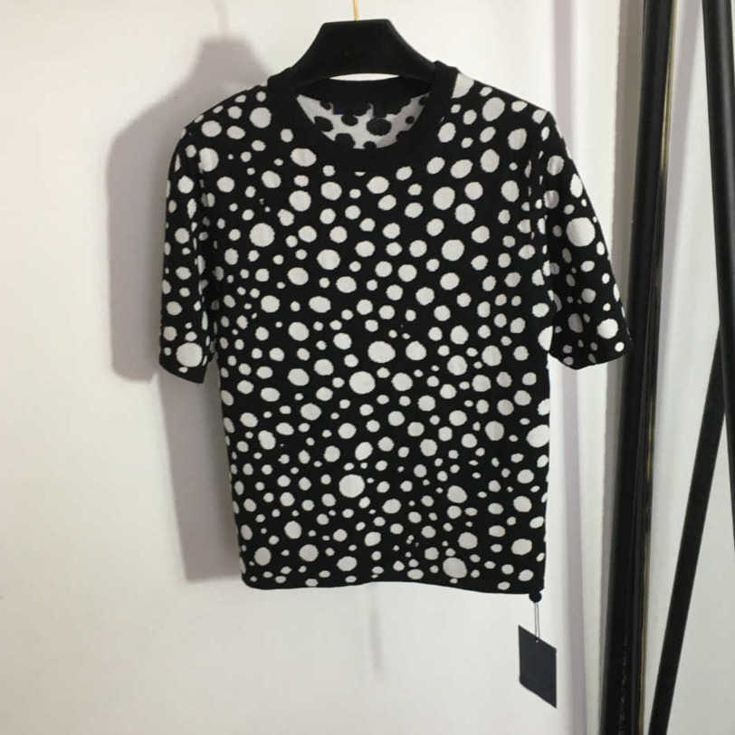 23ss womens designer clothing Womens Knits Fashion Round neck logo dot short sleeve sweater top High quality womens clothes a1, 21
23ss womens designer clothing Womens Knits Fashion Round neck logo dot short sleeve sweater top High quality womens clothes a1, 21