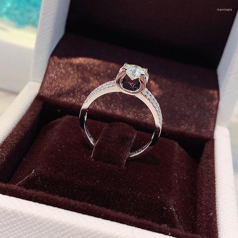 Cluster Rings 2023 Top Quality Moissanite Diamond Luxury 1CT Engagement Customized PT950 Platinum 18K Gold Gift
Cluster Rings 2023 Top Quality Moissanite Diamond Luxury 1CT Engagement Customized PT950 Platinum 18K Gold Gift