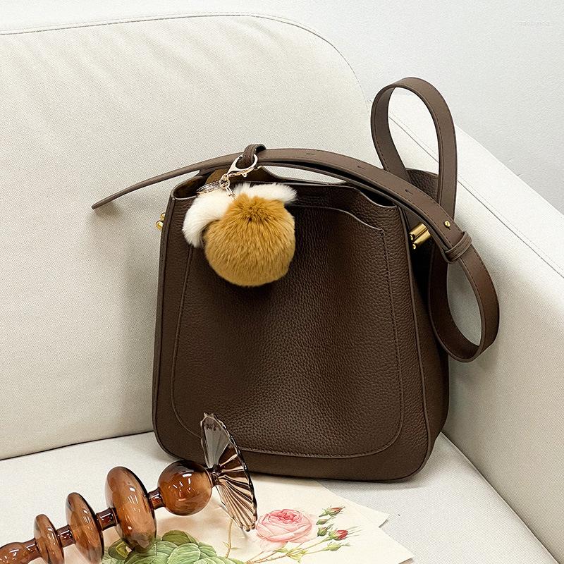 Evening Bags Genuine Leather Shoulder Bag Women's 2023 Autumn Urban Simple Korean Tote Commuter Large Capacity Cross Body Bucket, Biscuit color
Evening Bags Genuine Leather Shoulder Bag Women's 2023 Autumn Urban Simple Korean Tote Commuter Large Capacity Cross Body Bucket, Biscuit color