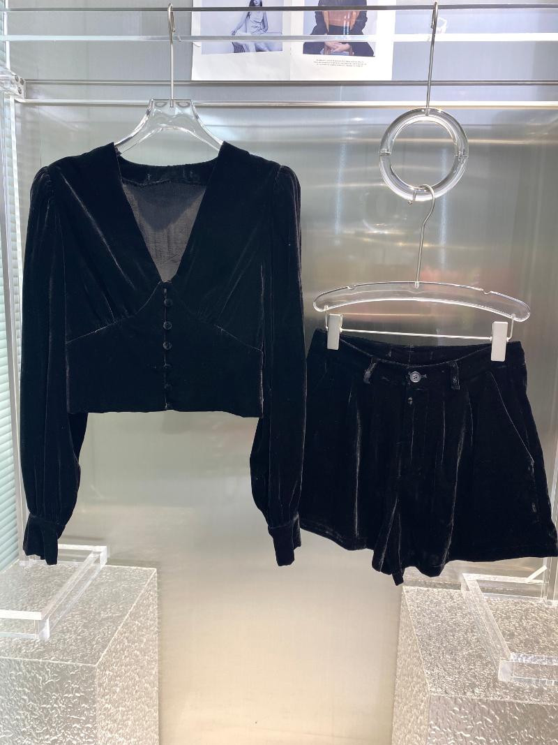 Women' Tracksuits Women Fashion Suit Retro Black V-neck Velvet Bubble Long-sleeved Shirt Top Shorts 2-piece Set 0730Women
Women' Tracksuits Women Fashion Suit Retro Black V-neck Velvet Bubble Long-sleeved Shirt Top Shorts 2-piece Set 0730Women