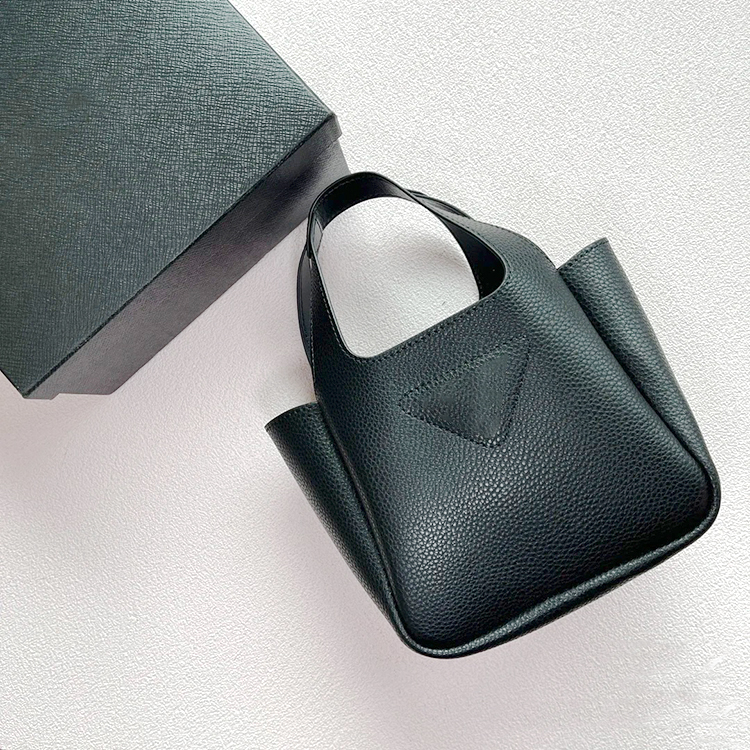 Womens Mens Cowhide Triangle designer bag prad tote crossbody handbag woman clutch bags Metal fittings Magnetic snap closure basket mini fashion shoulder Bag, White
Womens Mens Cowhide Triangle designer bag prad tote crossbody handbag woman clutch bags Metal fittings Magnetic snap closure basket mini fashion shoulder Bag, White