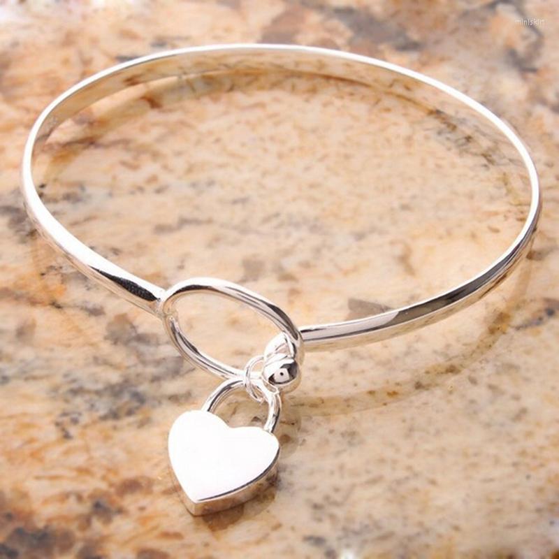 Bangle Fashion Women Charm Peach Heart High Quality Bracelet Cuff Silver Plated Bracelets Jewelry Gift
Bangle Fashion Women Charm Peach Heart High Quality Bracelet Cuff Silver Plated Bracelets Jewelry Gift