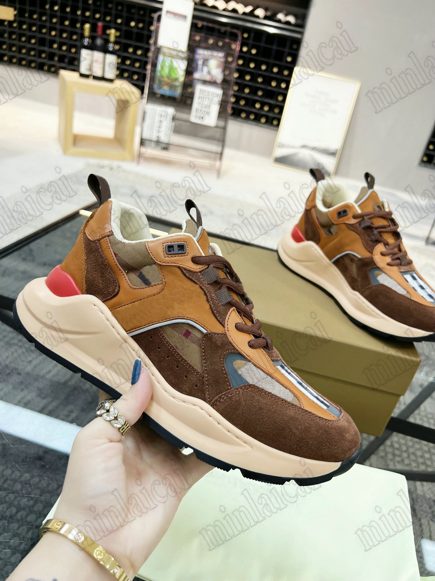 Men's Designer Shoes 2023 SS Brown Sean Checked Sneakers Cotton Leather Vintage Check Trainer Italy Logo Printed Suede Sports Sneaker Signature Plaid Shoe, 01
Men's Designer Shoes 2023 SS Brown Sean Checked Sneakers Cotton Leather Vintage Check Trainer Italy Logo Printed Suede Sports Sneaker Signature Plaid Shoe, 01