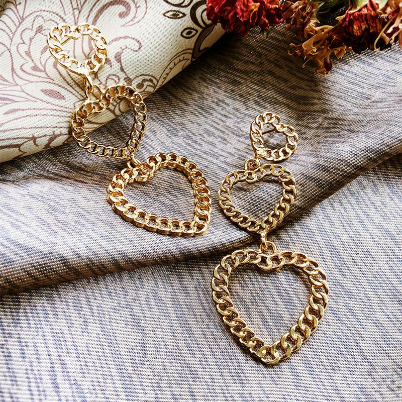 Dangle Earrings European And American Chain Hollow Peach Heart Creative Retro Simple Golden Metal
Dangle Earrings European And American Chain Hollow Peach Heart Creative Retro Simple Golden Metal