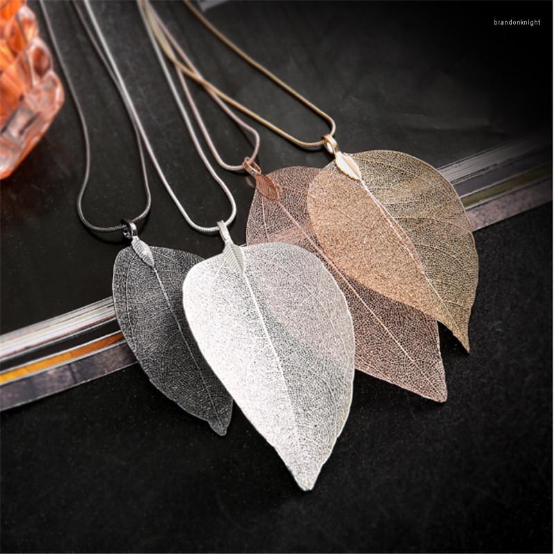 Pendant Necklaces Black Silver Color Hollow Leaf Necklace Women Specimen Sweater Chain
Pendant Necklaces Black Silver Color Hollow Leaf Necklace Women Specimen Sweater Chain