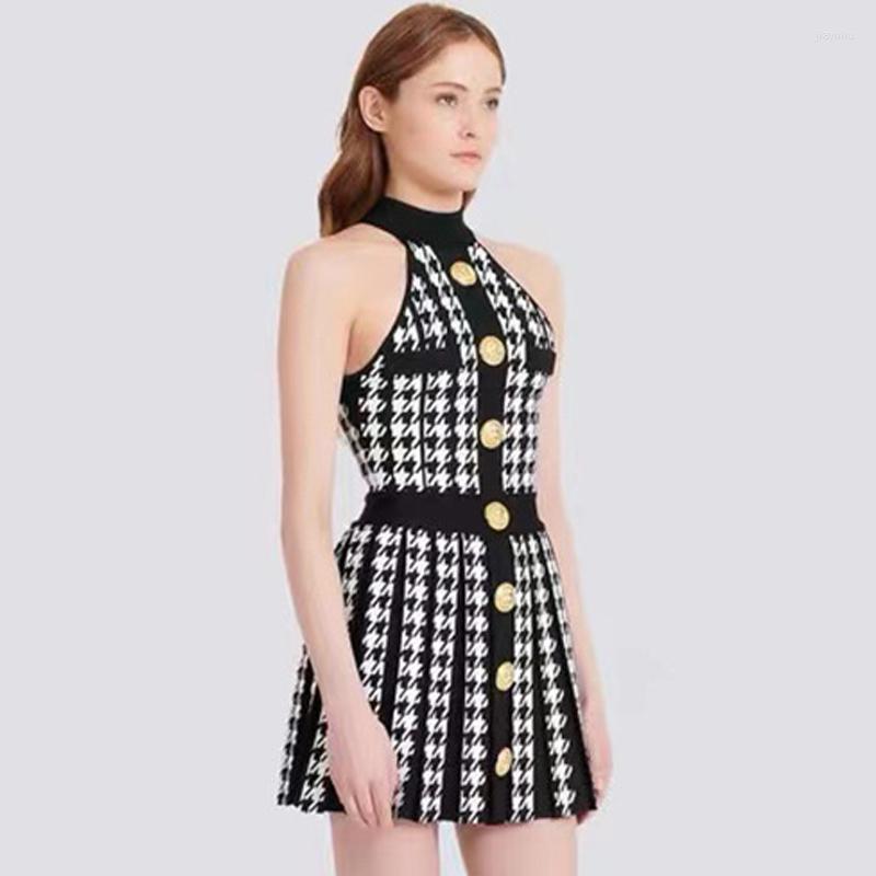 Casual Dresses Black White Plaid Knitted Sleeveless Waistcoat Pleated Short Dress Hanging Neck Sexy High Waist Vintage 2023
Casual Dresses Black White Plaid Knitted Sleeveless Waistcoat Pleated Short Dress Hanging Neck Sexy High Waist Vintage 2023