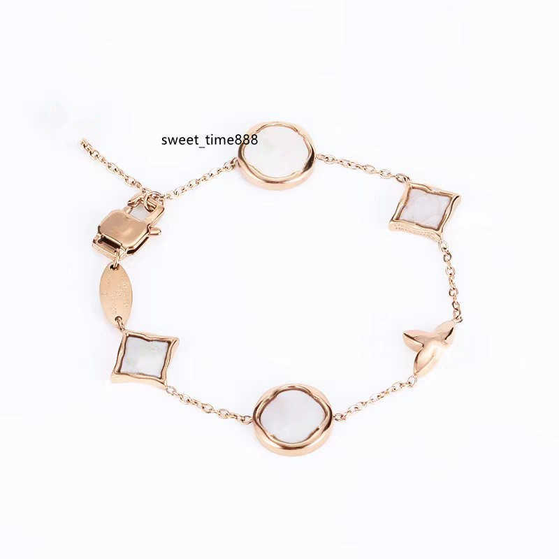 Flower Charm Bracelets shell Bangle letter Titanium steel designer for women men luxury jewlery gifts woman girl gold silver rose gold wholesale
Flower Charm Bracelets shell Bangle letter Titanium steel designer for women men luxury jewlery gifts woman girl gold silver rose gold wholesale