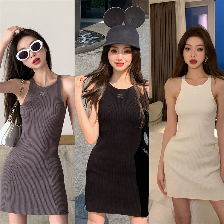 Casual Dresses 141085 Fashion Classic Luxury Designer cloth Embroidered knit vest slim dress buttocks wrapped sexy women lady 230420
Casual Dresses 141085 Fashion Classic Luxury Designer cloth Embroidered knit vest slim dress buttocks wrapped sexy women lady 230420