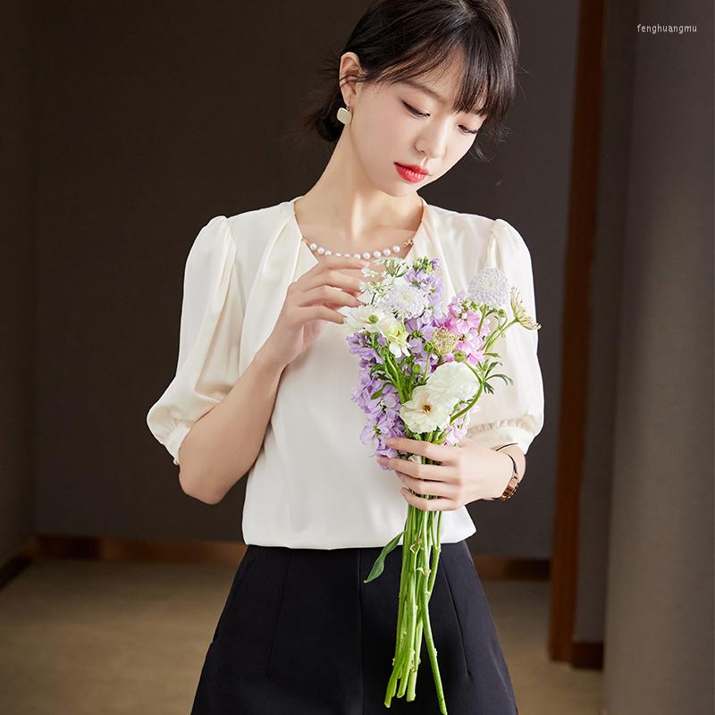 Women' Blouses Satin Shirt For Women Summer 2023 In Solid Casual Loose Fashionable Silk Short Puff Sleeve White Top V-neck, Beige
Women' Blouses Satin Shirt For Women Summer 2023 In Solid Casual Loose Fashionable Silk Short Puff Sleeve White Top V-neck, Beige