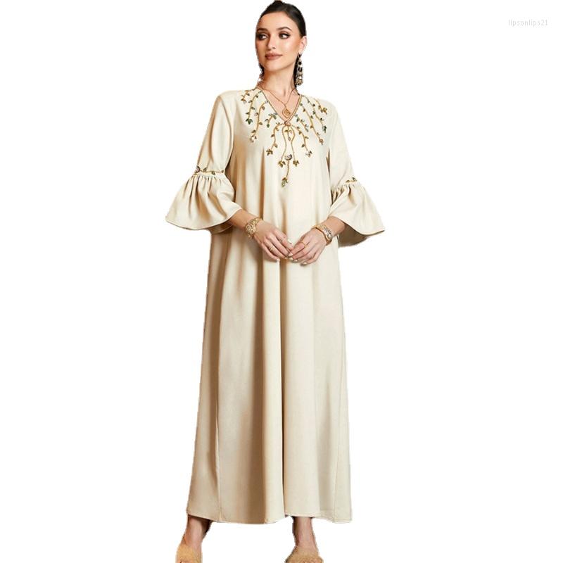 Ethnic Clothing Muslim Woman Dress V-Neck Floral Embroidery Rhinestone Flare Sleeve Elegant Casual Loose Party Robe Dresses For Prom
Ethnic Clothing Muslim Woman Dress V-Neck Floral Embroidery Rhinestone Flare Sleeve Elegant Casual Loose Party Robe Dresses For Prom