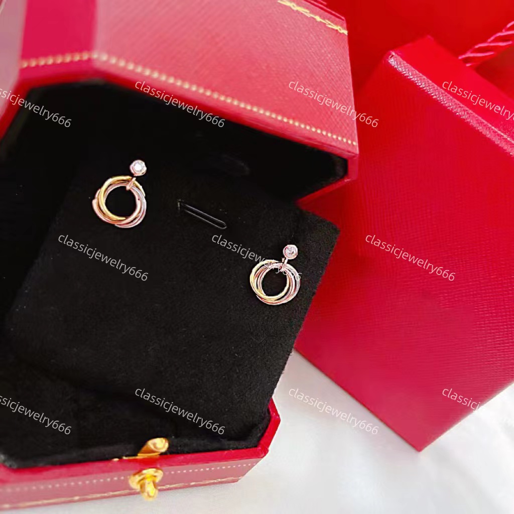 High end women's gold earrings, luxury designer brand tricolor earrings, European and American 18K gold holiday gifts, jewelry and jewelry with box
High end women's gold earrings, luxury designer brand tricolor earrings, European and American 18K gold holiday gifts, jewelry and jewelry with box