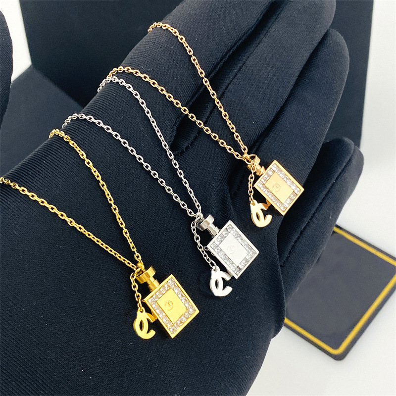 2023 luxury beaded bracelet designer chain female necklace bracelet classic heart set 18K gold girl Valentine's Day gift stainless steel jewelry
2023 luxury beaded bracelet designer chain female necklace bracelet classic heart set 18K gold girl Valentine's Day gift stainless steel jewelry