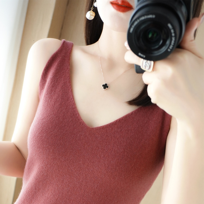 Camisoles Tanks Korean Fashion Women's Top Sexy Backless Wool V-Neck Camisole Plus Size Knit Sleeveless T-Shirt 230420