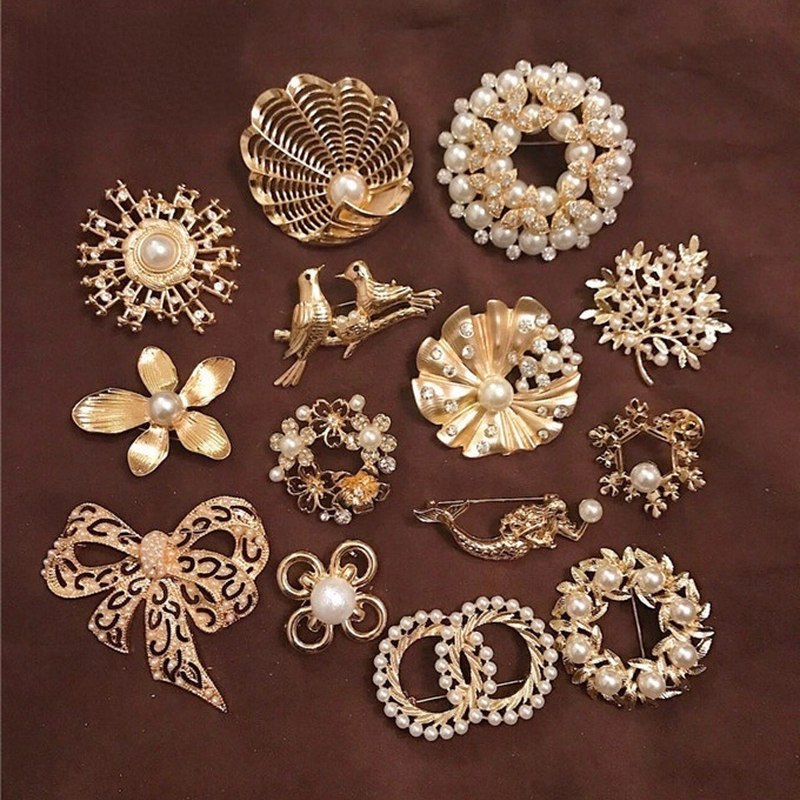 Gold Color Baroque French Retro Pearl Brooch Pin Badge Brooches Jewelry for Women Girl Party Corsage Accessories
Gold Color Baroque French Retro Pearl Brooch Pin Badge Brooches Jewelry for Women Girl Party Corsage Accessories