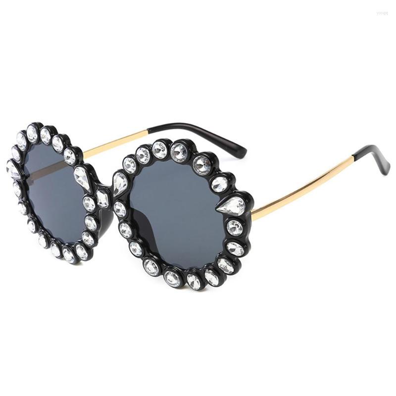 Sunglasses 2023 Luxury Rhinestone Round Women Summer Rays Mirror Diamond Vintage Brand Designer Crystal Sun Glasses Shades
Sunglasses 2023 Luxury Rhinestone Round Women Summer Rays Mirror Diamond Vintage Brand Designer Crystal Sun Glasses Shades
