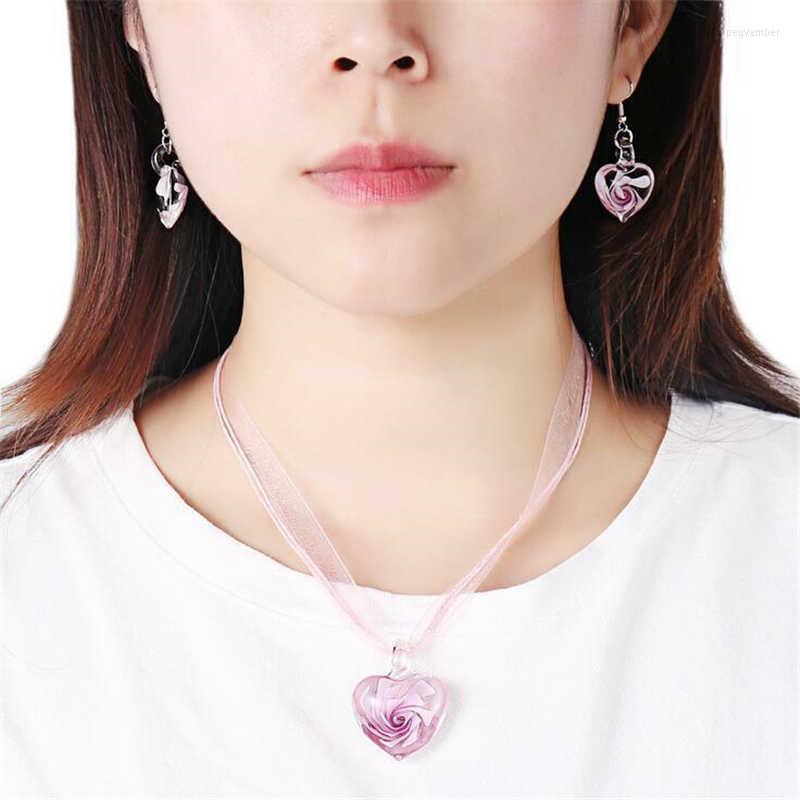 Pendant Necklaces Fashion Women's Glass Inlaid With Spiral Flowers And Love Pendants Heart-shaped Jewelry
Pendant Necklaces Fashion Women's Glass Inlaid With Spiral Flowers And Love Pendants Heart-shaped Jewelry