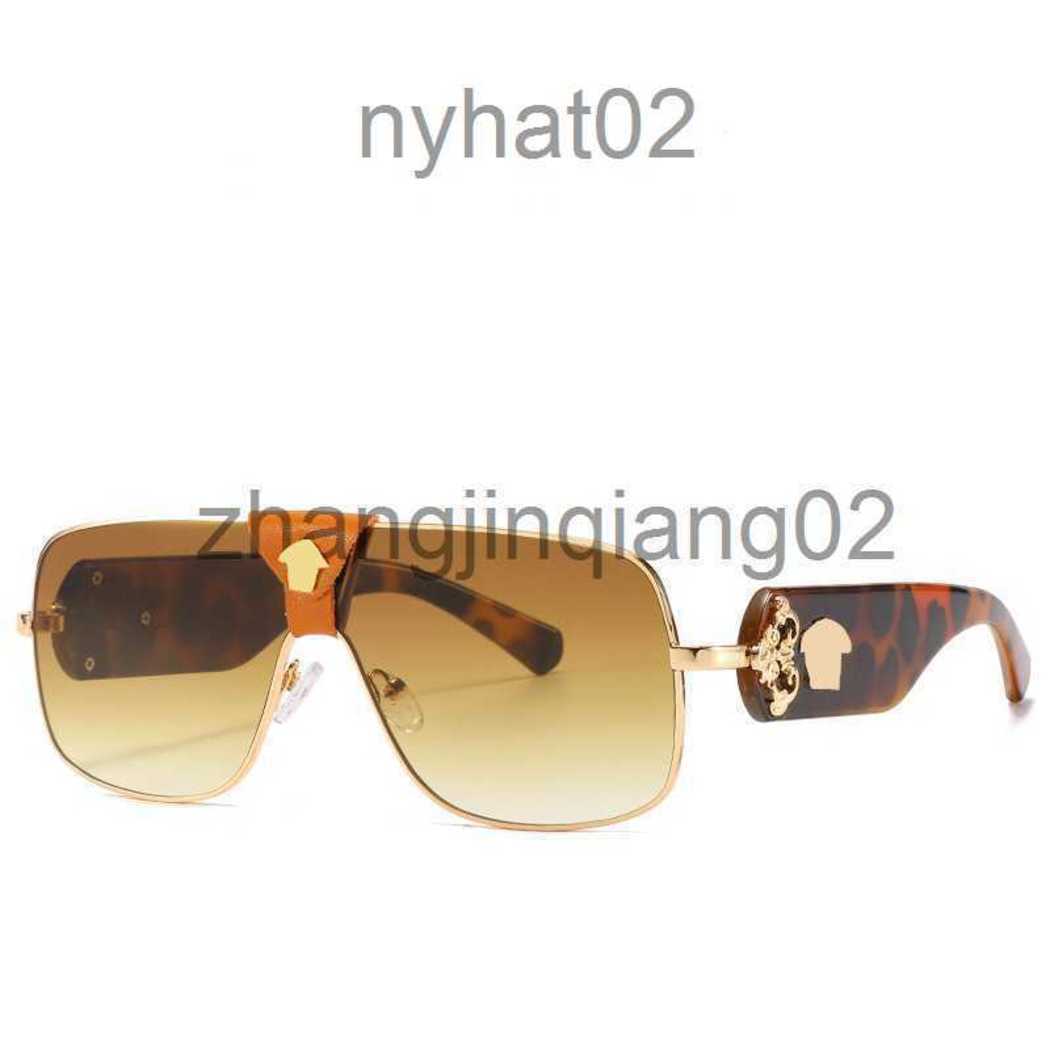 Designer Versage Sunglass Cycle Luxurious Fashion Sports Polarize Square Sunglasses For Mens Womans Vintage Baseball UV Resistant Driving Black Glasses
Designer Versage Sunglass Cycle Luxurious Fashion Sports Polarize Square Sunglasses For Mens Womans Vintage Baseball UV Resistant Driving Black Glasses