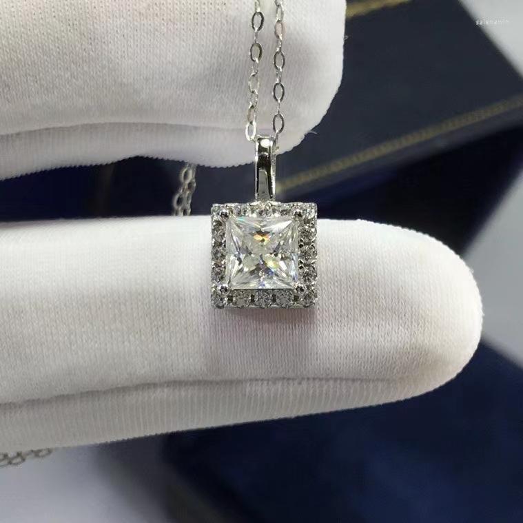 Chains Passed Diamond Test S925 Silver Plated Classic Moissanite Necklace Square D Color Pendant Necklaces Luxury Jewelry Gift
Chains Passed Diamond Test S925 Silver Plated Classic Moissanite Necklace Square D Color Pendant Necklaces Luxury Jewelry Gift
