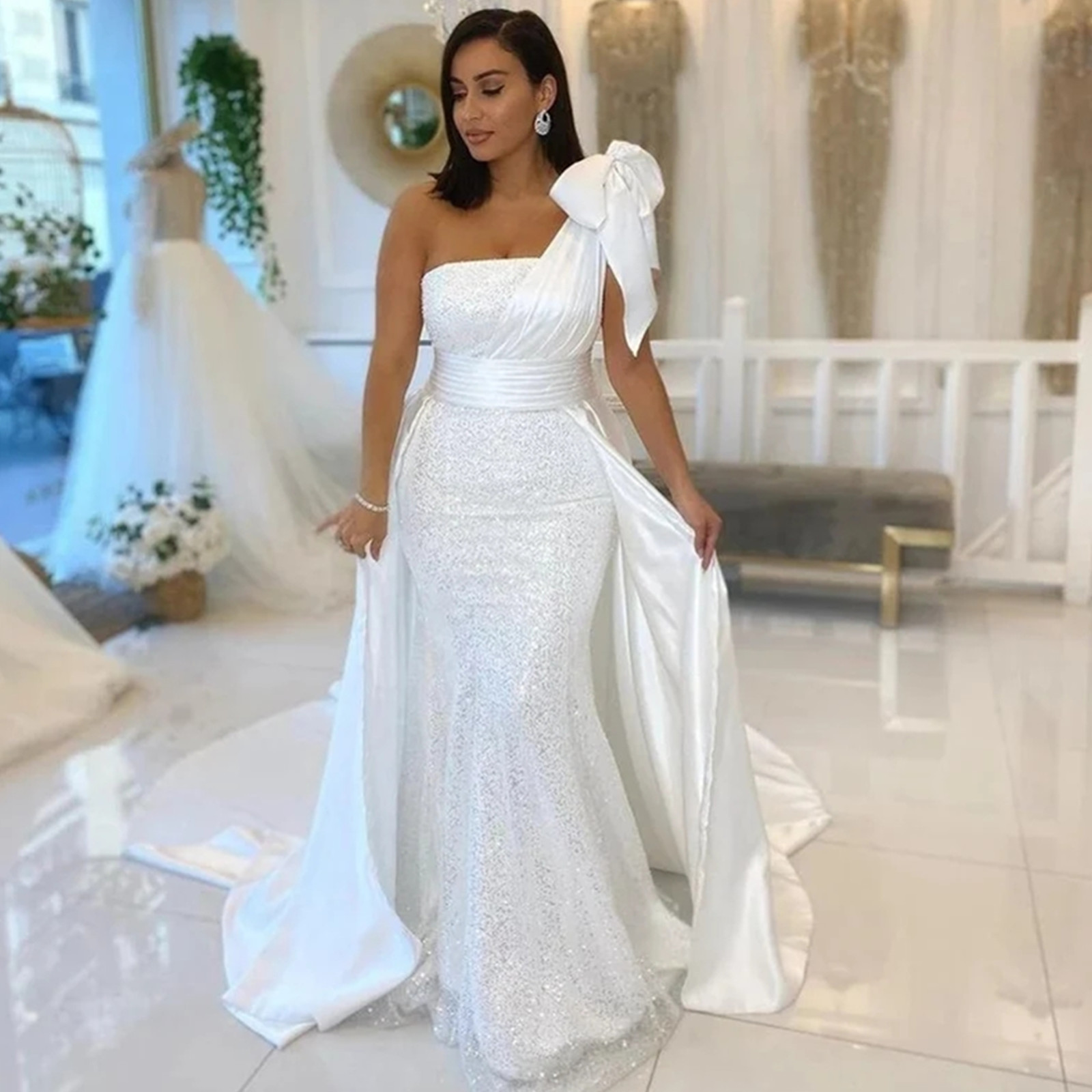 Exquisite Mermaid Wedding Dresses One Shoulder Straps Appliques Sequins Detachable Train Floor Length Bridal Gowns Custom Made