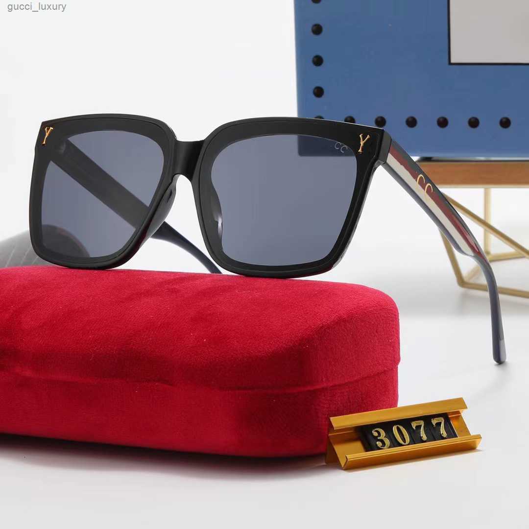 Luxury Sun Glasses Side Letters Polarized Designer brief Sunglasses for Womens Men summer Traveling Appear thin Sunproof Adumbral Beach Sunglass with box
Luxury Sun Glasses Side Letters Polarized Designer brief Sunglasses for Womens Men summer Traveling Appear thin Sunproof Adumbral Beach Sunglass with box