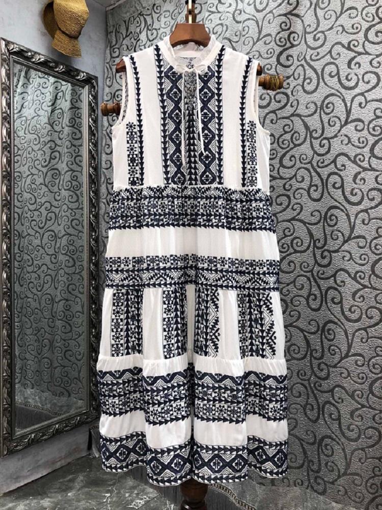 Casual Dresses Cotton Dress 2023 Summer Style Women Allover Exquisite Embroidery Bow Deco Sleeveless Mid-Calf White Black Vintage
Casual Dresses Cotton Dress 2023 Summer Style Women Allover Exquisite Embroidery Bow Deco Sleeveless Mid-Calf White Black Vintage
