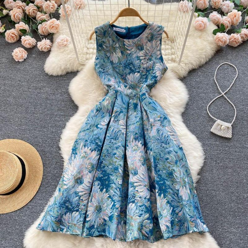 Casual Dresses Spring And Summer Retro Sleeveless Jacquard Slim Print Waist Pleated A-line Dress, Blue
Casual Dresses Spring And Summer Retro Sleeveless Jacquard Slim Print Waist Pleated A-line Dress, Blue