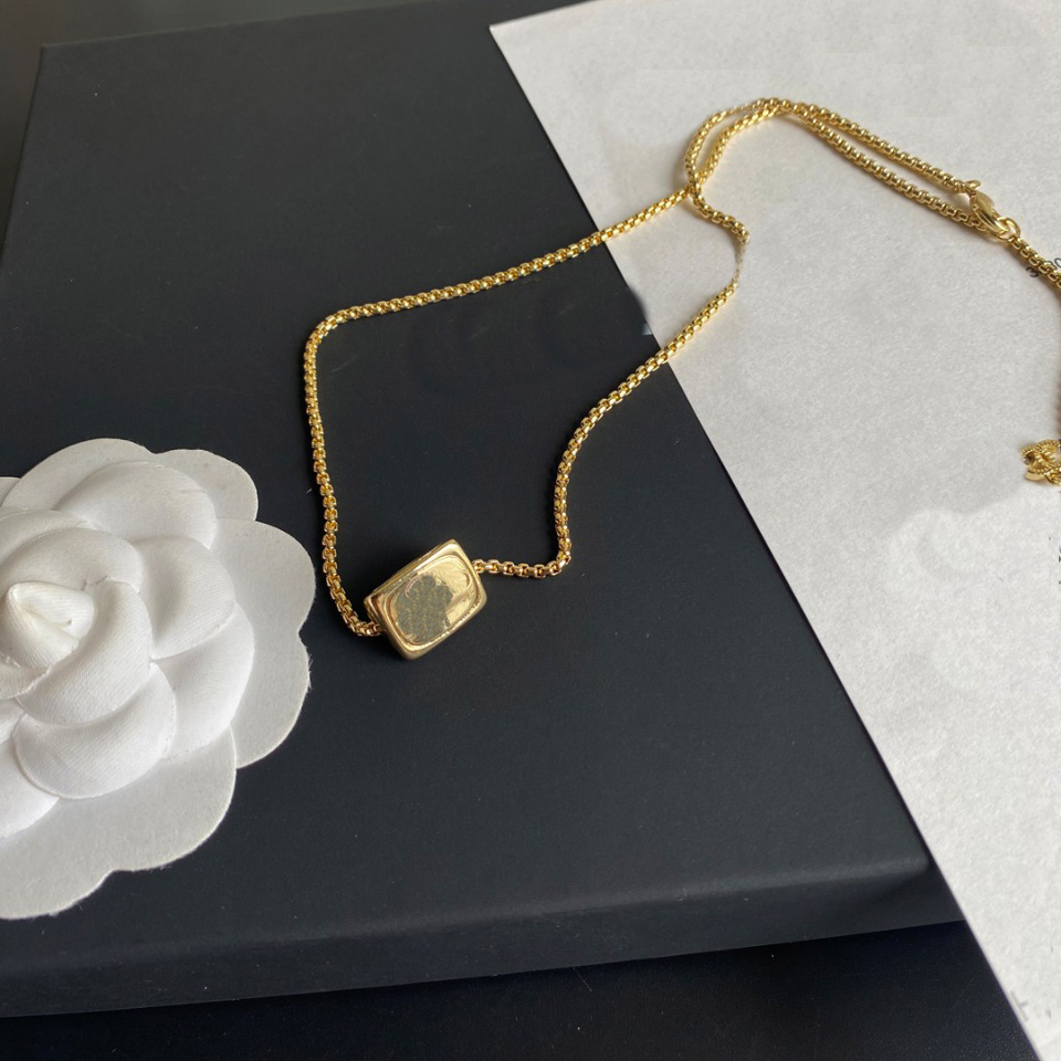 18K Gold Plated Brass Copper Designer Necklace Fashion Women Choker Chain Crystal Imitation Pearl Pendant Wedding Jewelry B015
18K Gold Plated Brass Copper Designer Necklace Fashion Women Choker Chain Crystal Imitation Pearl Pendant Wedding Jewelry B015