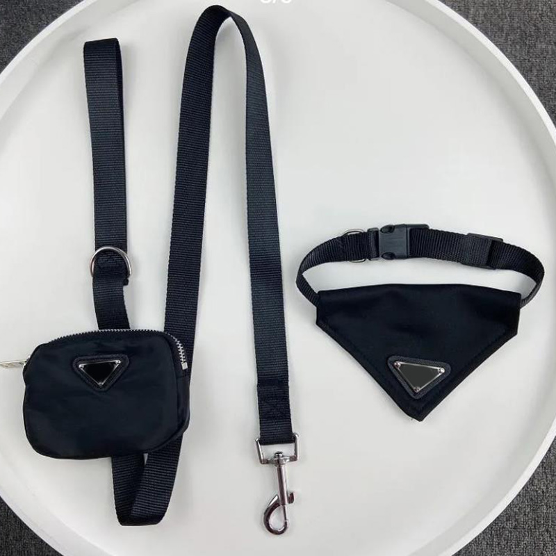 2023 designer dog collar Dog Leash Harness Fashion Dog Traction Rope Pet Dog Small Dog Triangle Scarf Tie Collars Pet Supplies D2304205S
2023 designer dog collar Dog Leash Harness Fashion Dog Traction Rope Pet Dog Small Dog Triangle Scarf Tie Collars Pet Supplies D2304205S