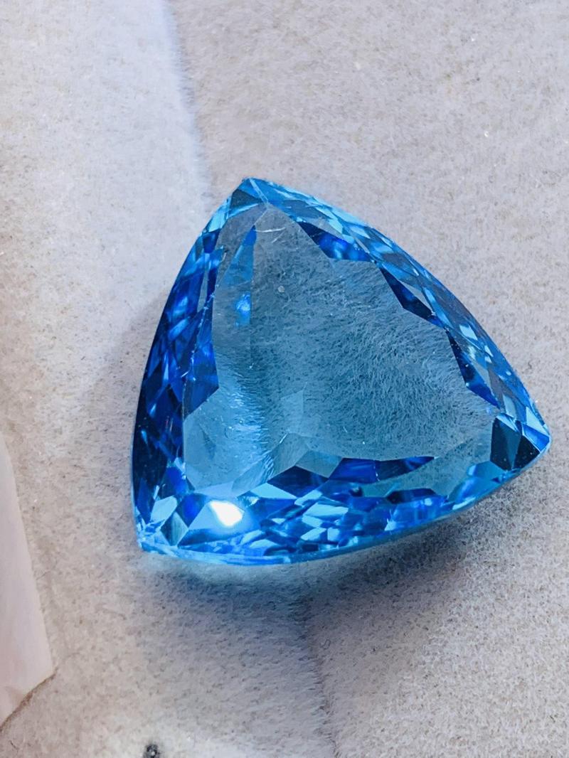 Loose Diamonds 1Pcs/Lot Natural Topaz Bare Gem Blue Triangle Necklace Bracelet Top Cut 21.05 Carat Ladies Jewelry DIY Material Valet Inlay
Loose Diamonds 1Pcs/Lot Natural Topaz Bare Gem Blue Triangle Necklace Bracelet Top Cut 21.05 Carat Ladies Jewelry DIY Material Valet Inlay