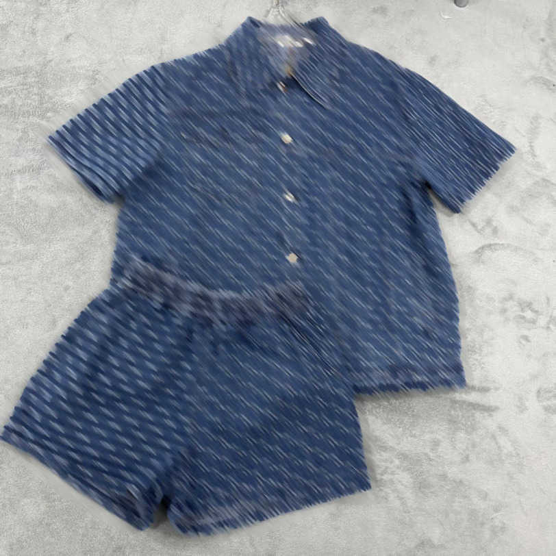 23ss Denim suit women short sets womens designer clothing lapel full logo printing cowboy Short sleeve tightness shorts set High quality Women Clothes a1, 14
23ss Denim suit women short sets womens designer clothing lapel full logo printing cowboy Short sleeve tightness shorts set High quality Women Clothes a1, 14