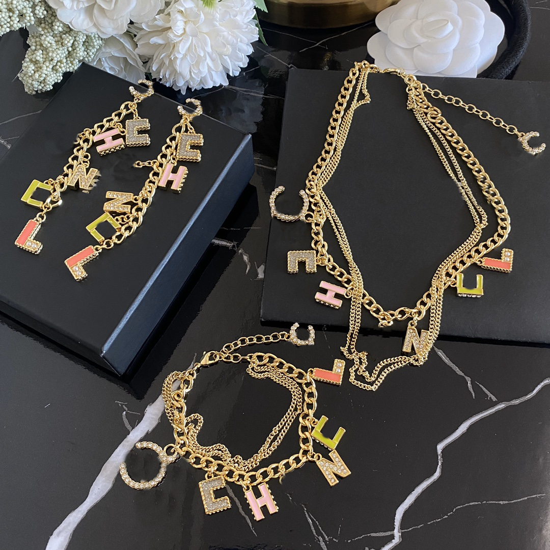 18K Gold Plated Brass Copper Necklace Fashion Women Letter Designer Necklaces Chain Crystal Imitation Pearl Wedding Jewelry Accessories B283
18K Gold Plated Brass Copper Necklace Fashion Women Letter Designer Necklaces Chain Crystal Imitation Pearl Wedding Jewelry Accessories B283