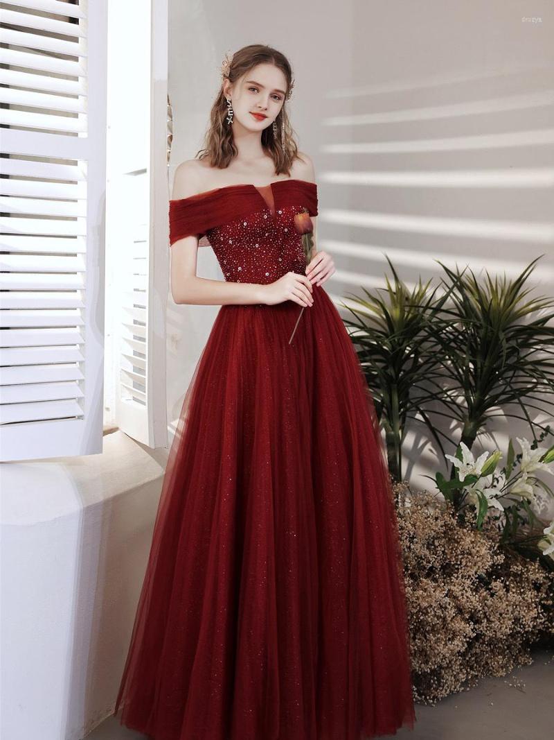 Runway Dresses Boat Neck Burgundy Celebrity Lace Vintage Beading Sequined Off Shoulder Slim A Line Long Evening Prom Party Gowns Bride
Runway Dresses Boat Neck Burgundy Celebrity Lace Vintage Beading Sequined Off Shoulder Slim A Line Long Evening Prom Party Gowns Bride