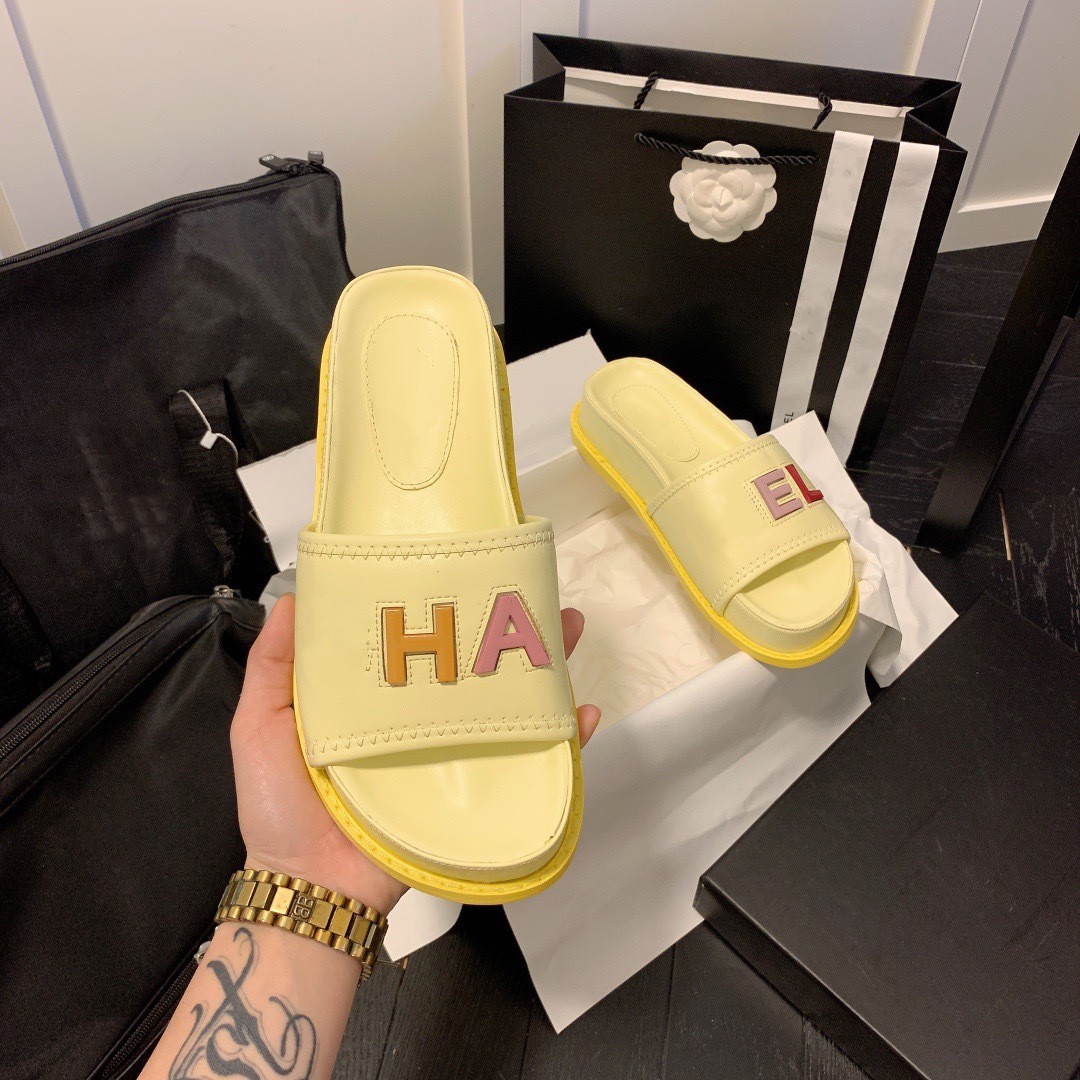Designer Women Slippers Summer Ladies Flip Flops honey rainbow letter buckle C calfskin Outdoor Platform Shoes High-Quality Flat Beach Shoes Ladies Famous Sandals, 06101
Designer Women Slippers Summer Ladies Flip Flops honey rainbow letter buckle C calfskin Outdoor Platform Shoes High-Quality Flat Beach Shoes Ladies Famous Sandals, 06101