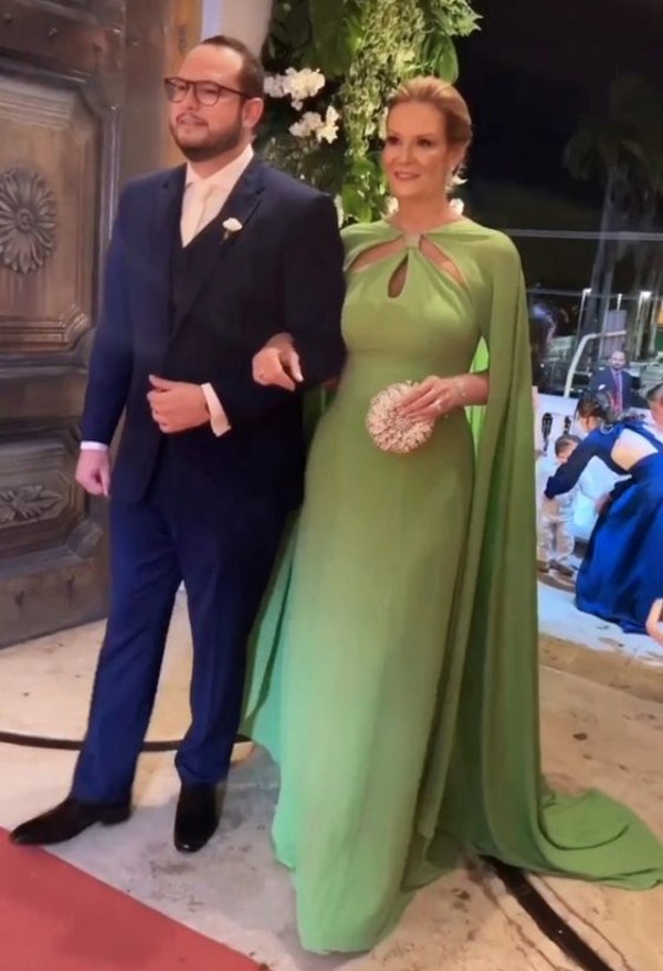 Modern Green Chiffon Mother Of The Bride Dresses With Long Cape Train Plus Size Women Evening Party Gowns Backless Wedding Guest Formal Ocn Prom Dress