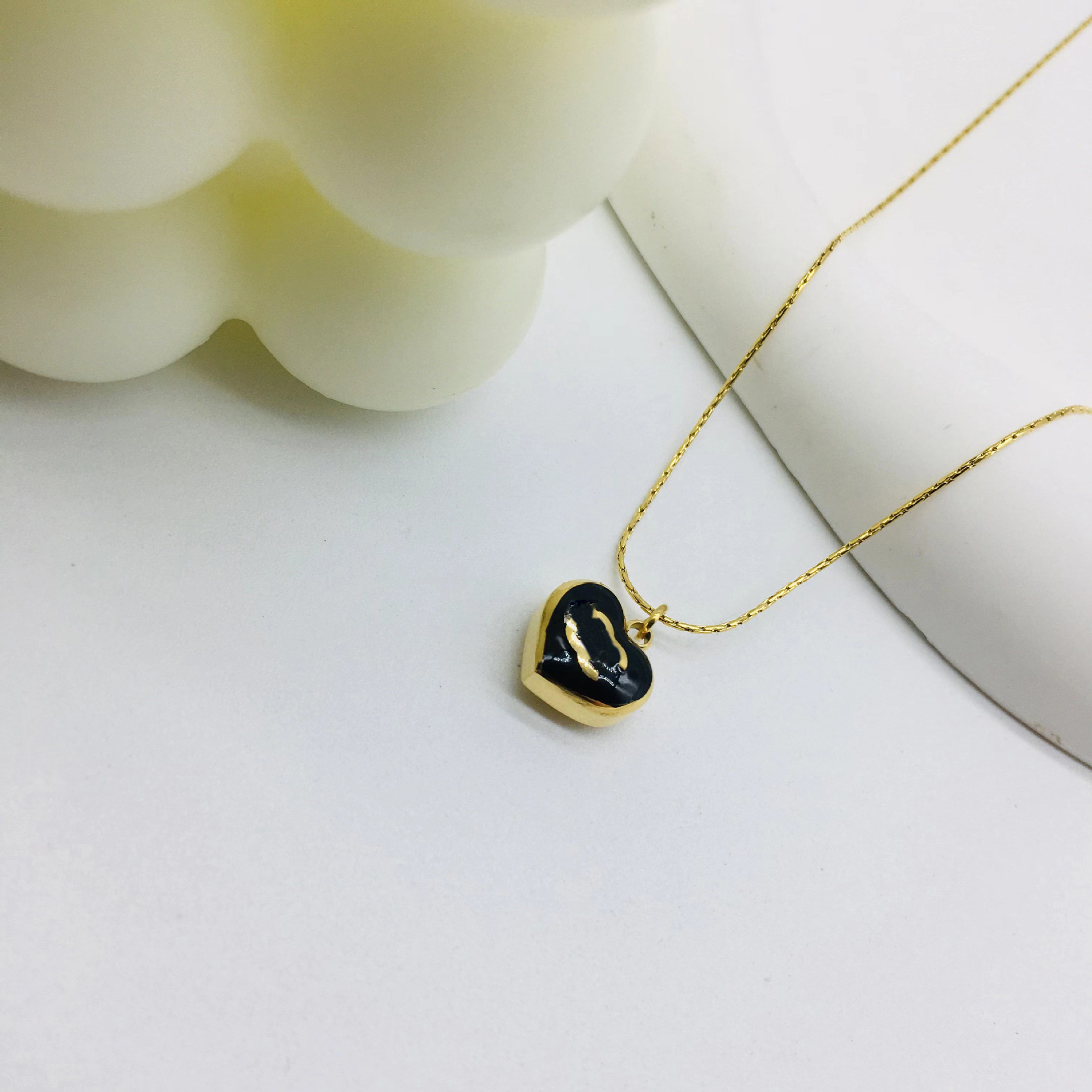 Fashion Womens Design Necklace 18K Gold Plated Stainless Steel Necklaces Choker Chain Letter Pendant Europe America Elegant Wedding Jewelry
Fashion Womens Design Necklace 18K Gold Plated Stainless Steel Necklaces Choker Chain Letter Pendant Europe America Elegant Wedding Jewelry
