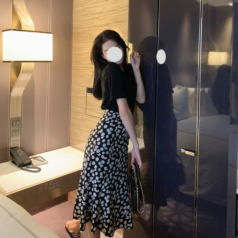 Skirts 2023 Summer Fishtail Floral Small Daisy Midlength Highwaisted Black Hip Aline 230420