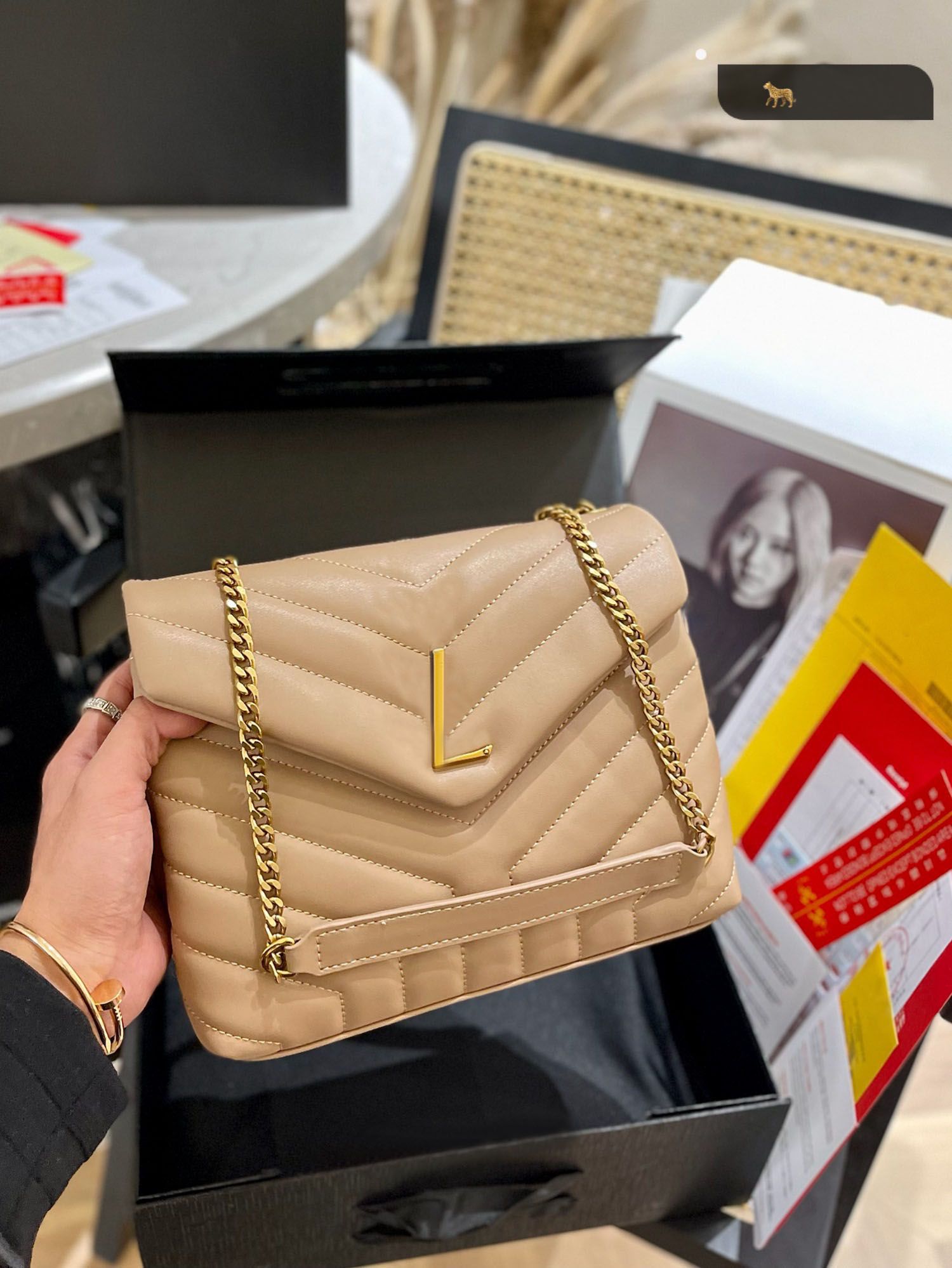 Designers Bags Fashion Flip Chain Women Handbag Crossbody Lady Shoulder Silver Designer LOULOU Bag Gold Leather Femal TOTE Cover WOC Lu Xndq, Beige
Designers Bags Fashion Flip Chain Women Handbag Crossbody Lady Shoulder Silver Designer LOULOU Bag Gold Leather Femal TOTE Cover WOC Lu Xndq, Beige