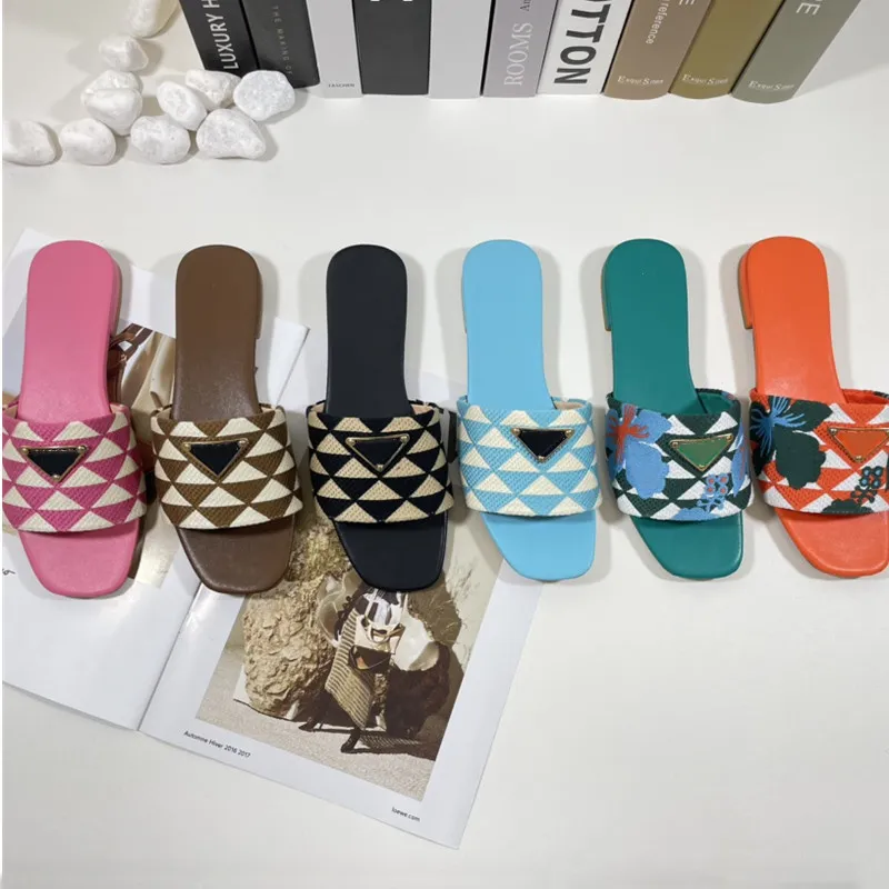 Designer Sandals Womens Flat Slippers Fabric Embroidered Slipper Summer Beach Flip Flops Fashion Triangle Printed Sandal
Designer Sandals Womens Flat Slippers Fabric Embroidered Slipper Summer Beach Flip Flops Fashion Triangle Printed Sandal