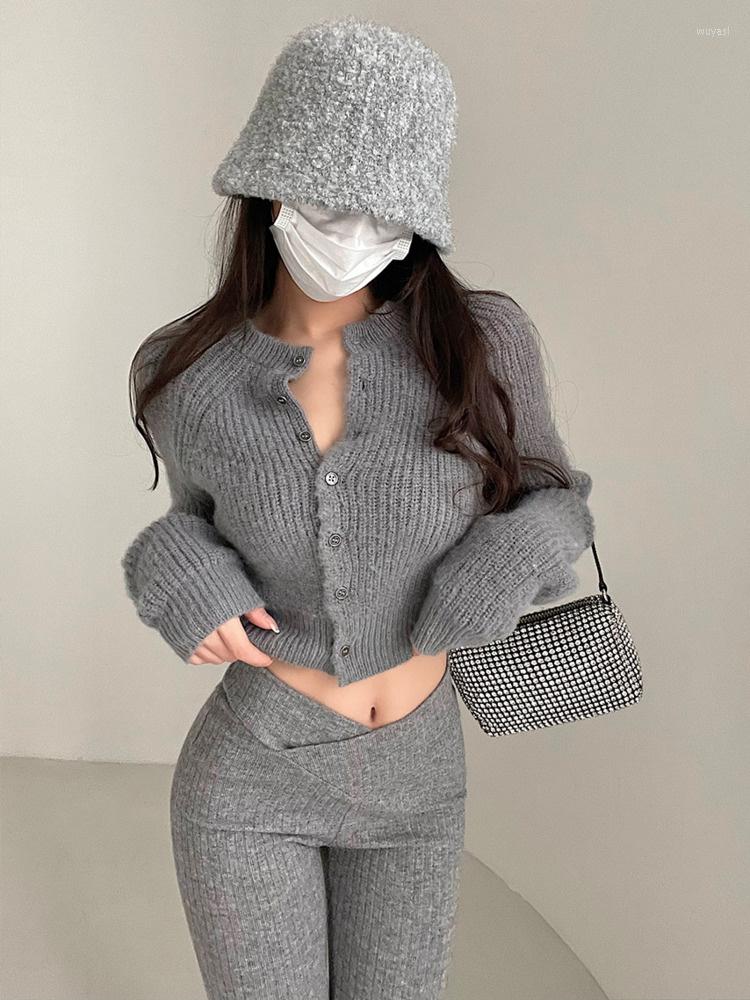 Women' Sweaters Round Neck Single Breasted Slim Long Sleeve Short Knit Cardigan Top Sweater Fashion Sweet Women Tops 2023 Winter C423, Black
Women' Sweaters Round Neck Single Breasted Slim Long Sleeve Short Knit Cardigan Top Sweater Fashion Sweet Women Tops 2023 Winter C423, Black