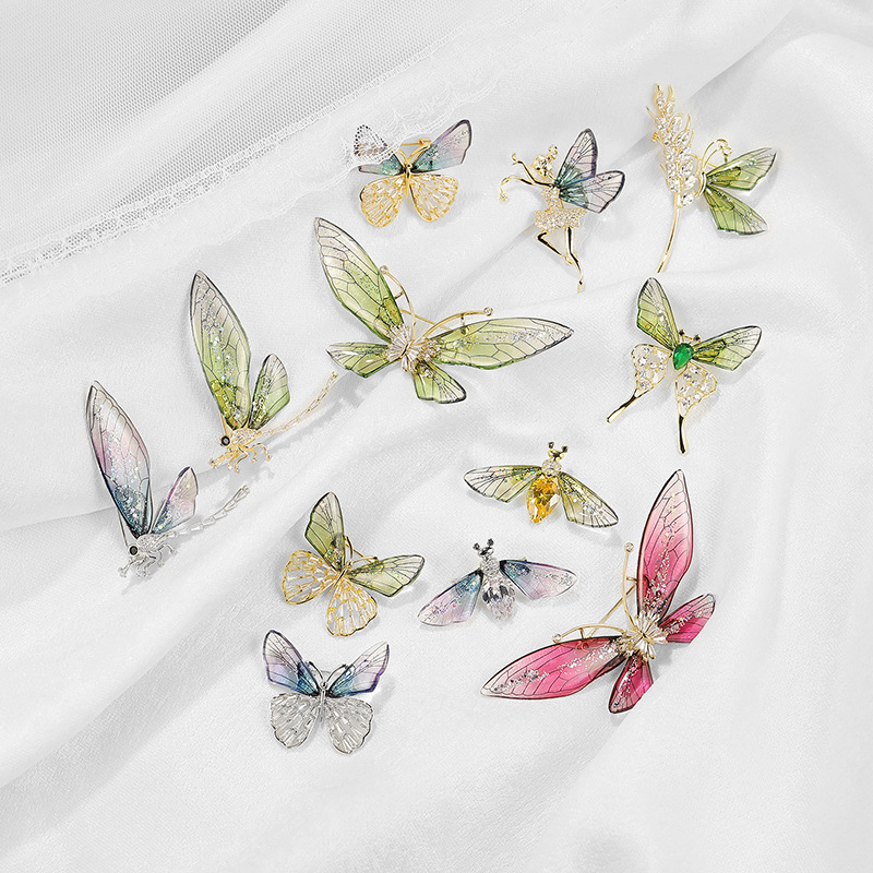 New Creative Crystal Dancer Women Badges Brooch Transparent Wing Insect Corsage Elegant Party Wedding Casual Brooches Pins Gift
New Creative Crystal Dancer Women Badges Brooch Transparent Wing Insect Corsage Elegant Party Wedding Casual Brooches Pins Gift