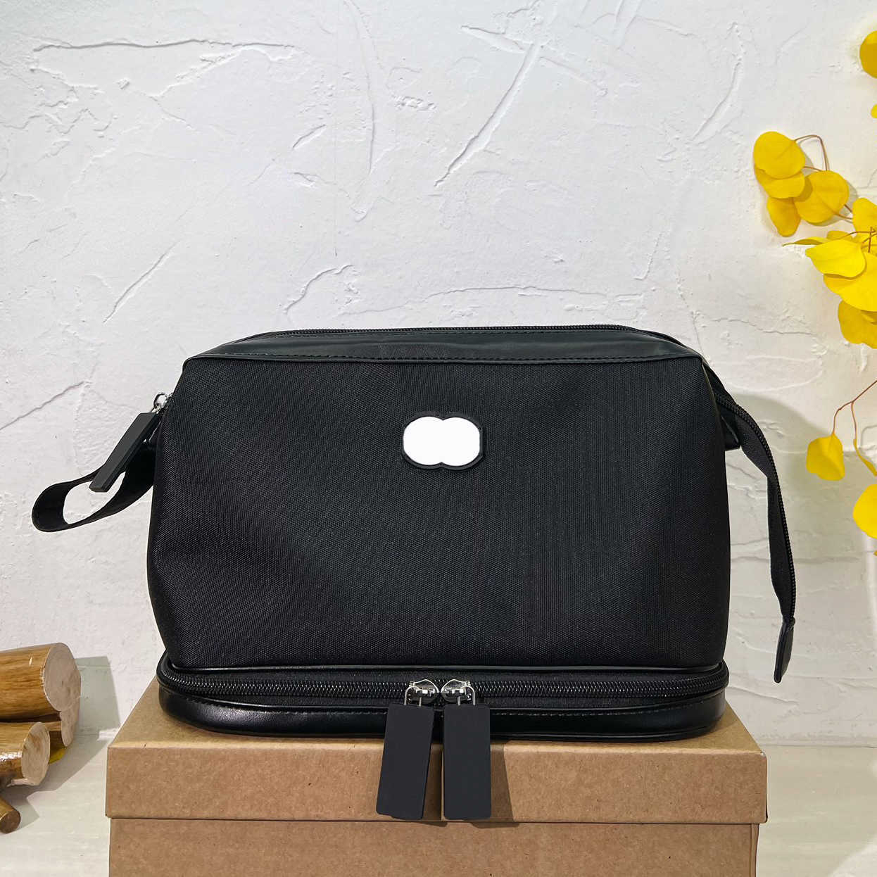 CC Makeup Bag X Letter Cosmetic Bag Women Nylon Designer Bag Toiletry Bag Womens Zipper Fashion Classic Designer Handbags Purse, Xbj01 27x19cm
CC Makeup Bag X Letter Cosmetic Bag Women Nylon Designer Bag Toiletry Bag Womens Zipper Fashion Classic Designer Handbags Purse, Xbj01 27x19cm