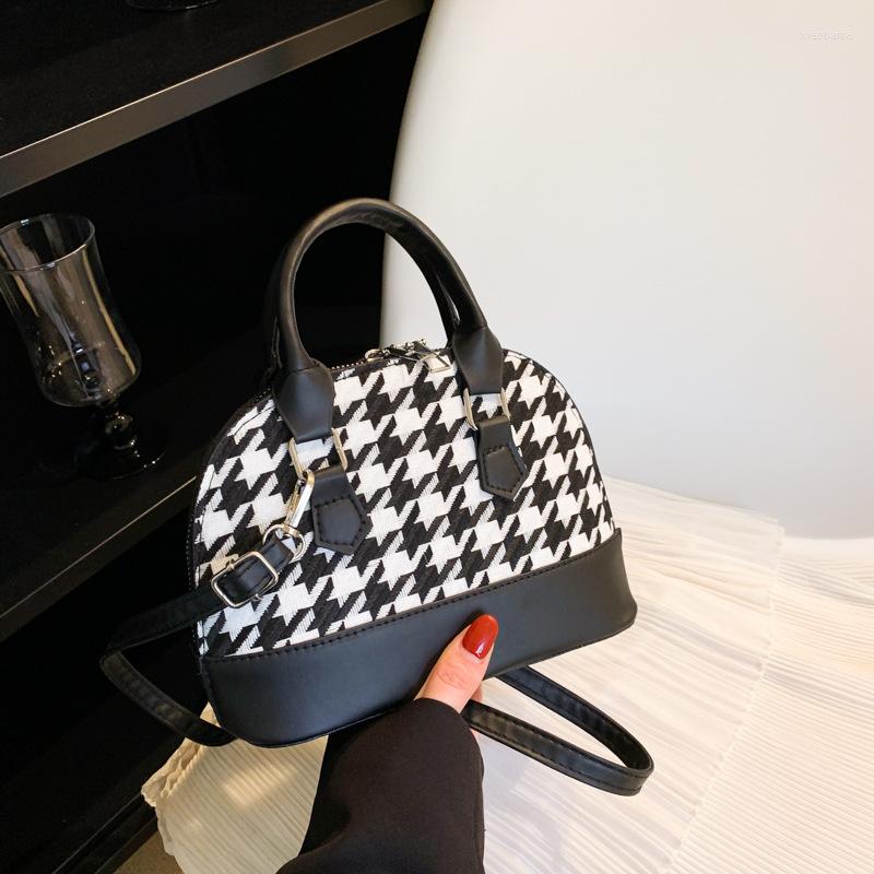 Evening Bags Brand Women's Handbag Carrying Small Bag Fashion All-in-one Shoulder Texture Foreign Style Leisure Cross Body Shell, Black
Evening Bags Brand Women's Handbag Carrying Small Bag Fashion All-in-one Shoulder Texture Foreign Style Leisure Cross Body Shell, Black