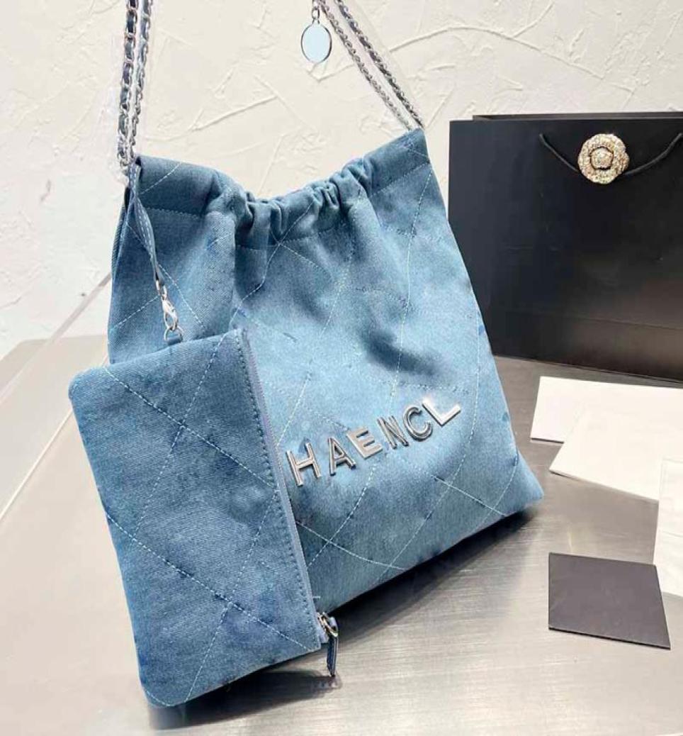 31cm Women 2022 Cowboy Shopping Bags Luxury Full Print Coins Classic Handbag Designers Silver Metal Letters Hardware Chain Diamond3262311, Blue
31cm Women 2022 Cowboy Shopping Bags Luxury Full Print Coins Classic Handbag Designers Silver Metal Letters Hardware Chain Diamond3262311, Blue